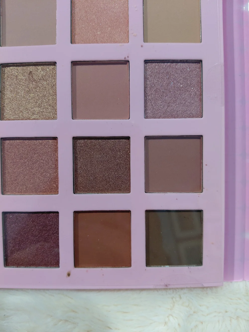 NWT Paris Hilton Lost in Wonderland 25-Piece Pink Eyeshadow Palette